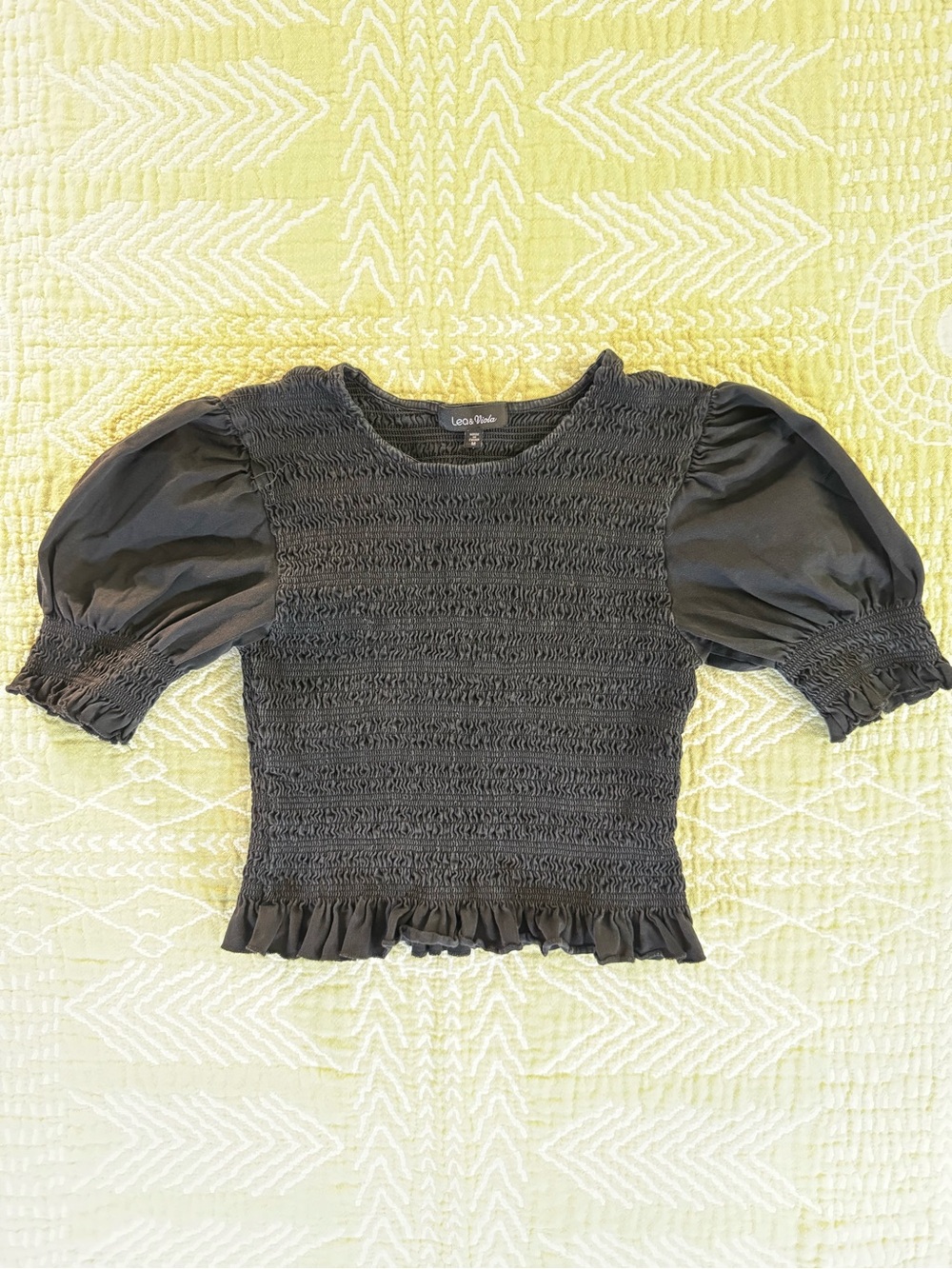GUC Lea & Viola Women’s sz Med Black Smocked Puff-Sleeve Top